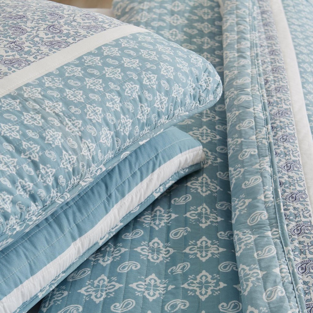What is a Coverlet Vs Quilt Vs Comforter: Key Differences Explained