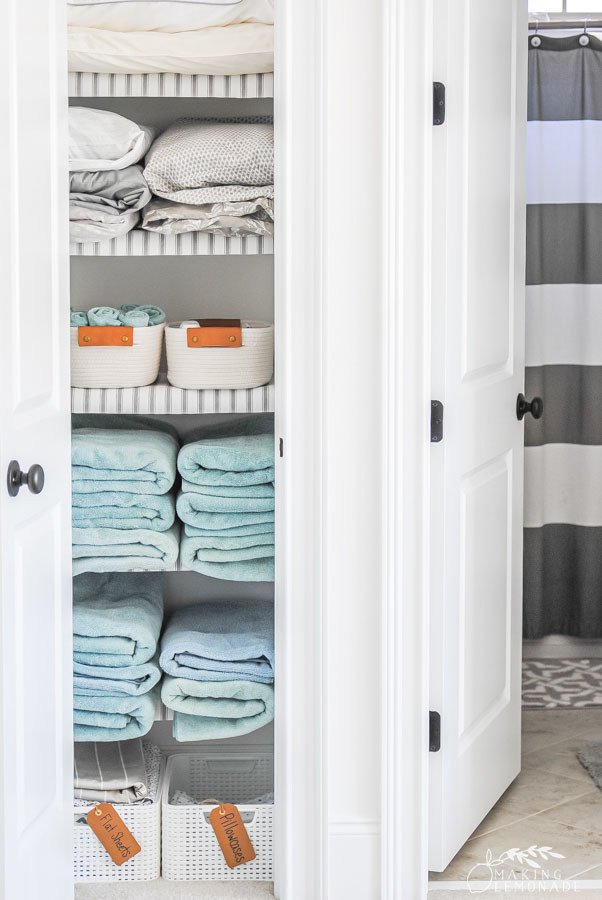 How to Organize Linen Closet Efficiently: Easy Tips for a Tidy Home