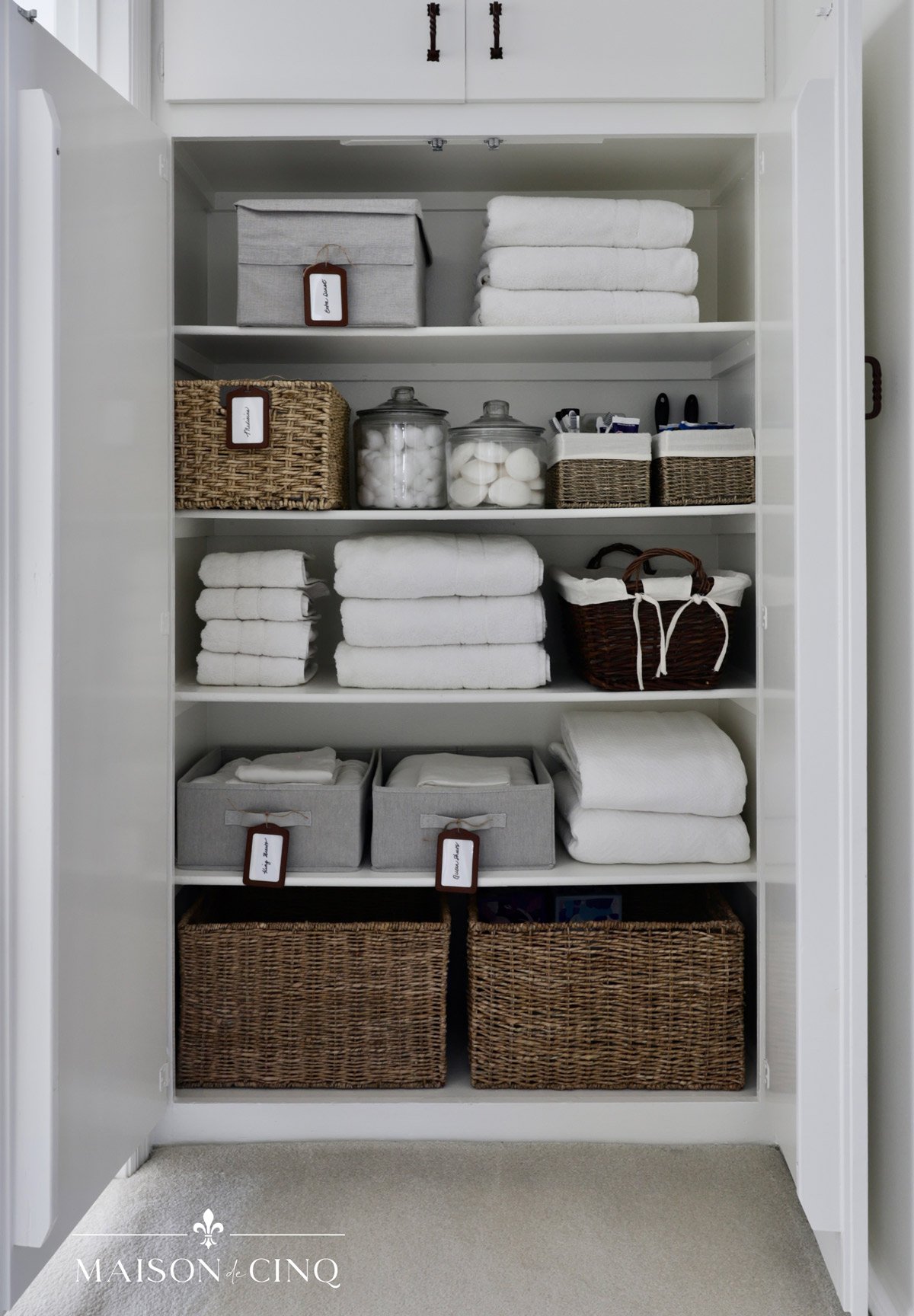 How to Organize Linen Closet Efficiently: Easy Tips for a Tidy Home
