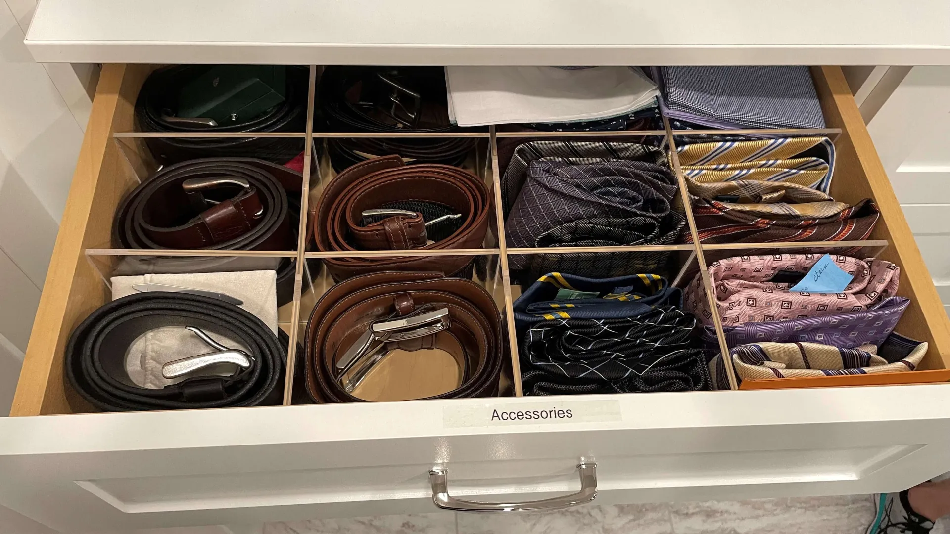 How to Organize Accessories in Closet: Smart Tips for a Tidy Space