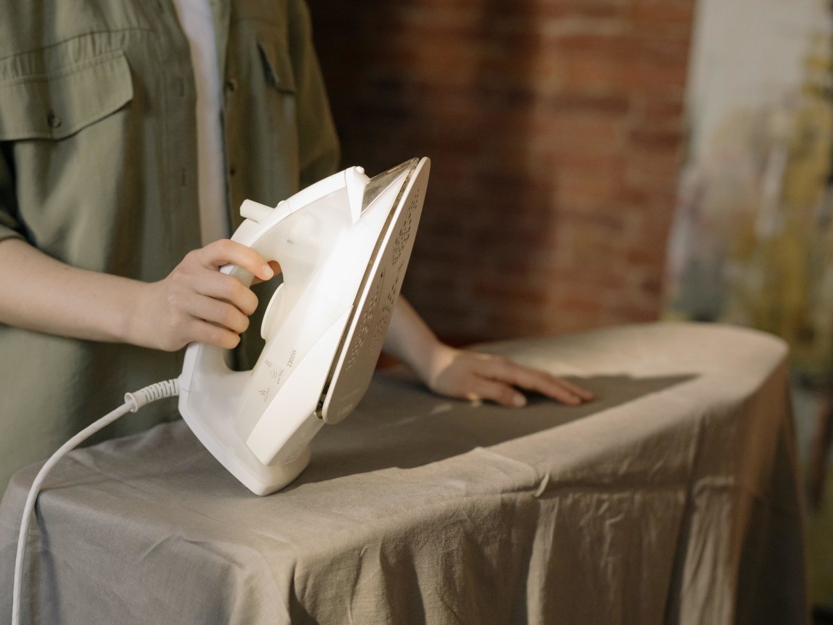 How to Iron Bed Sheets Without an Ironing Board: Quick Solutions