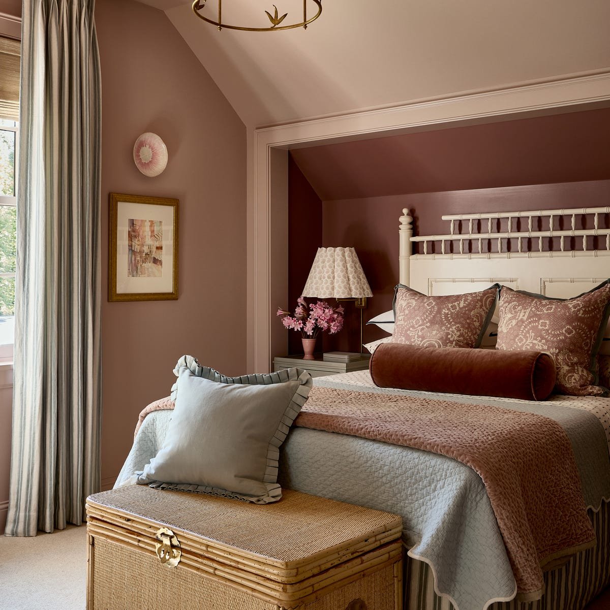 How to Pick Bedding Colors for Bedroom Decor: Expert Tips