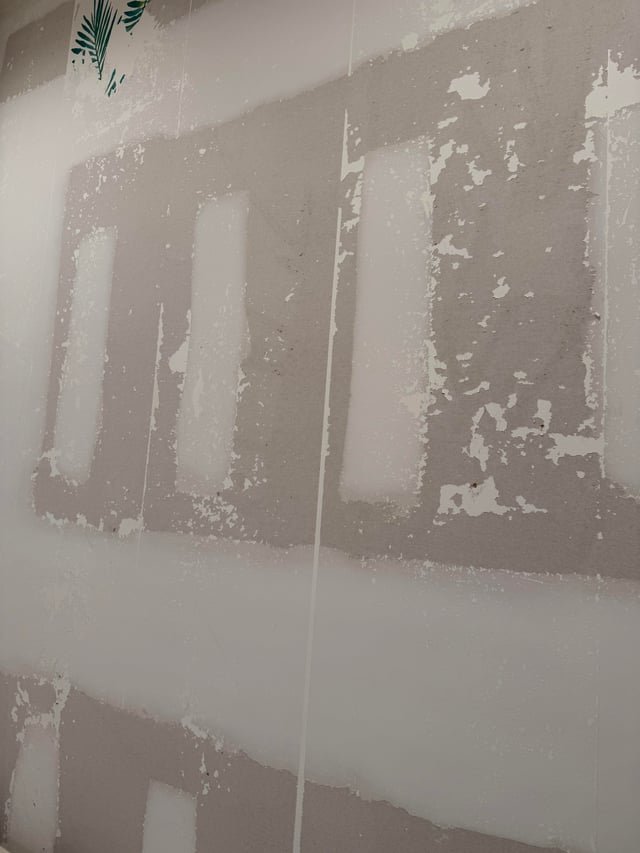 How to Remove Peel And Stick Wallpaper Cleanly: Expert Tips