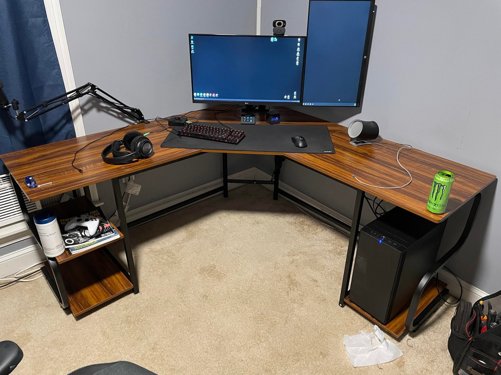 Corner Desk Vs Straight Desk: Which is Better for Your Workspace?