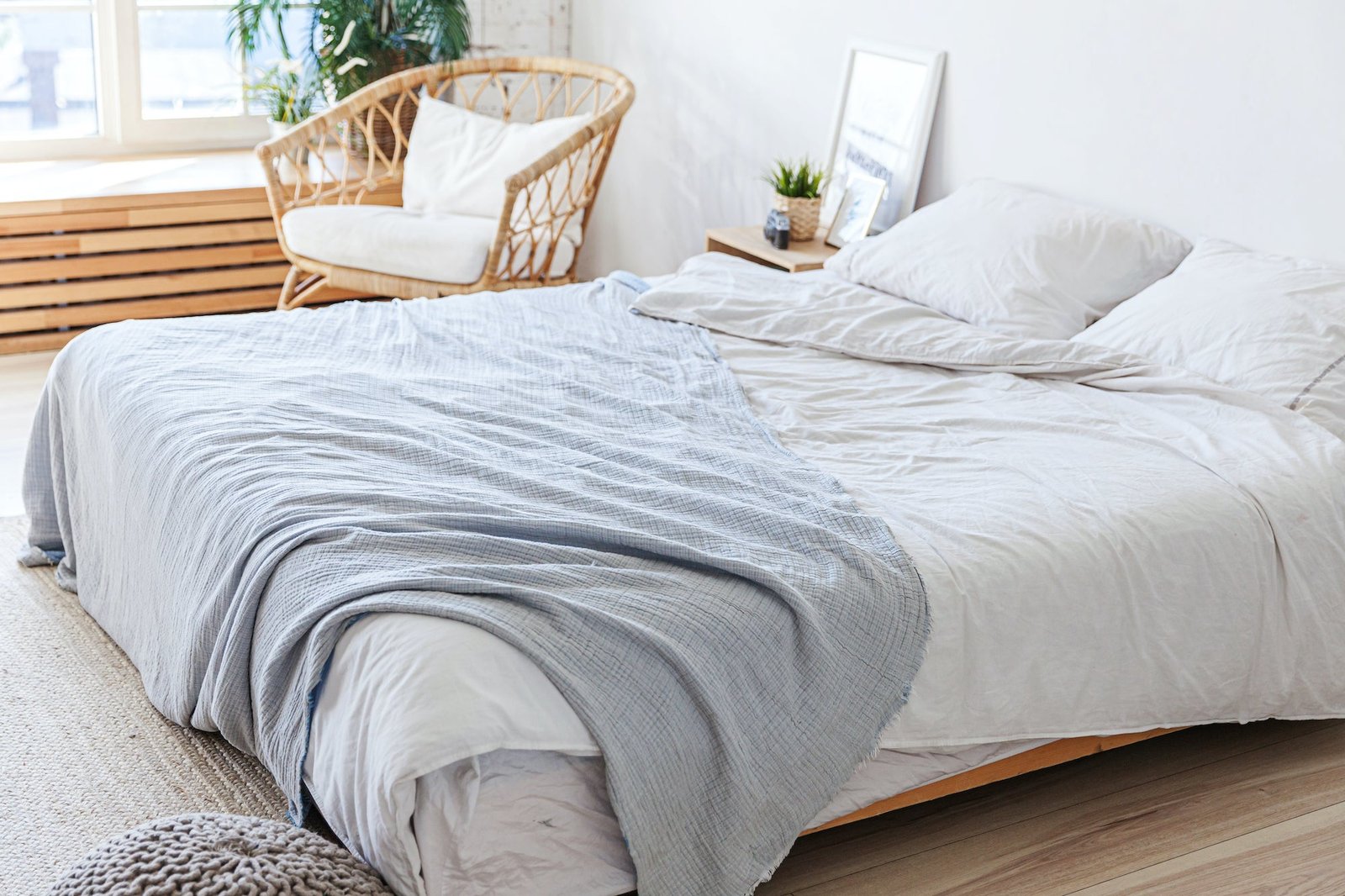 What is the Difference Between a Blanket and a Throw? Explained