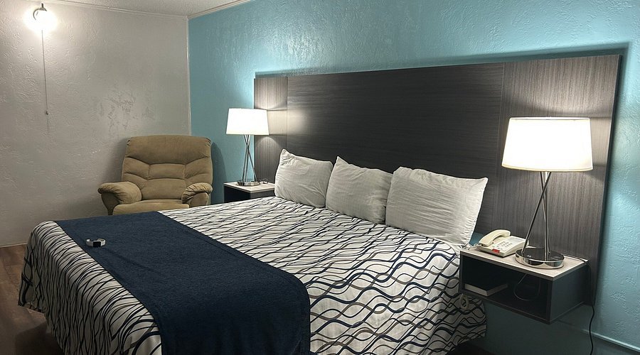 How to Make Bed Look Neat And Hotel Like: Pro Tips Revealed
