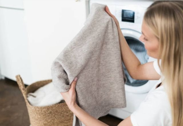 Can Wool Blanket Be Washed in Washing Machine? Expert Tips Inside